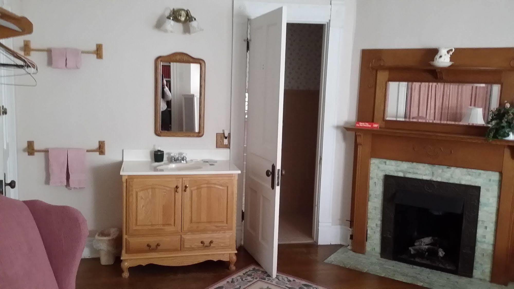 Chestnut Charm Bed & Breakfast Atlantic 外观 照片